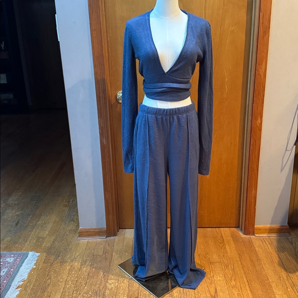 NWOT UO Out From Under Edith Fleece Wrap Top and Straight Lounge Pant Size M/L - Picture 5 of 6
